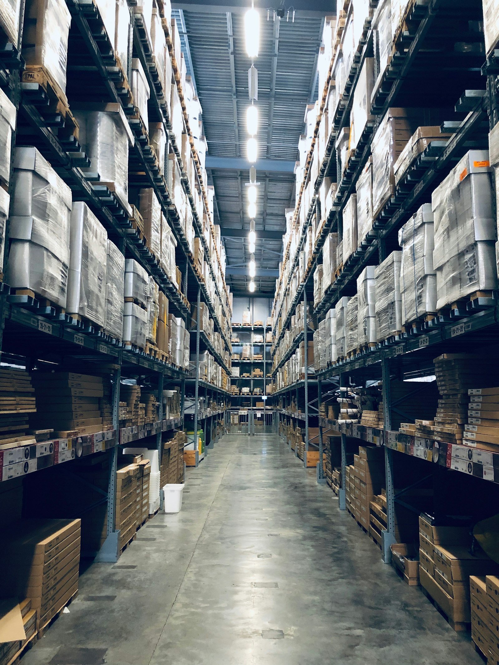 Illustrative mixed-vehicle logistics hall